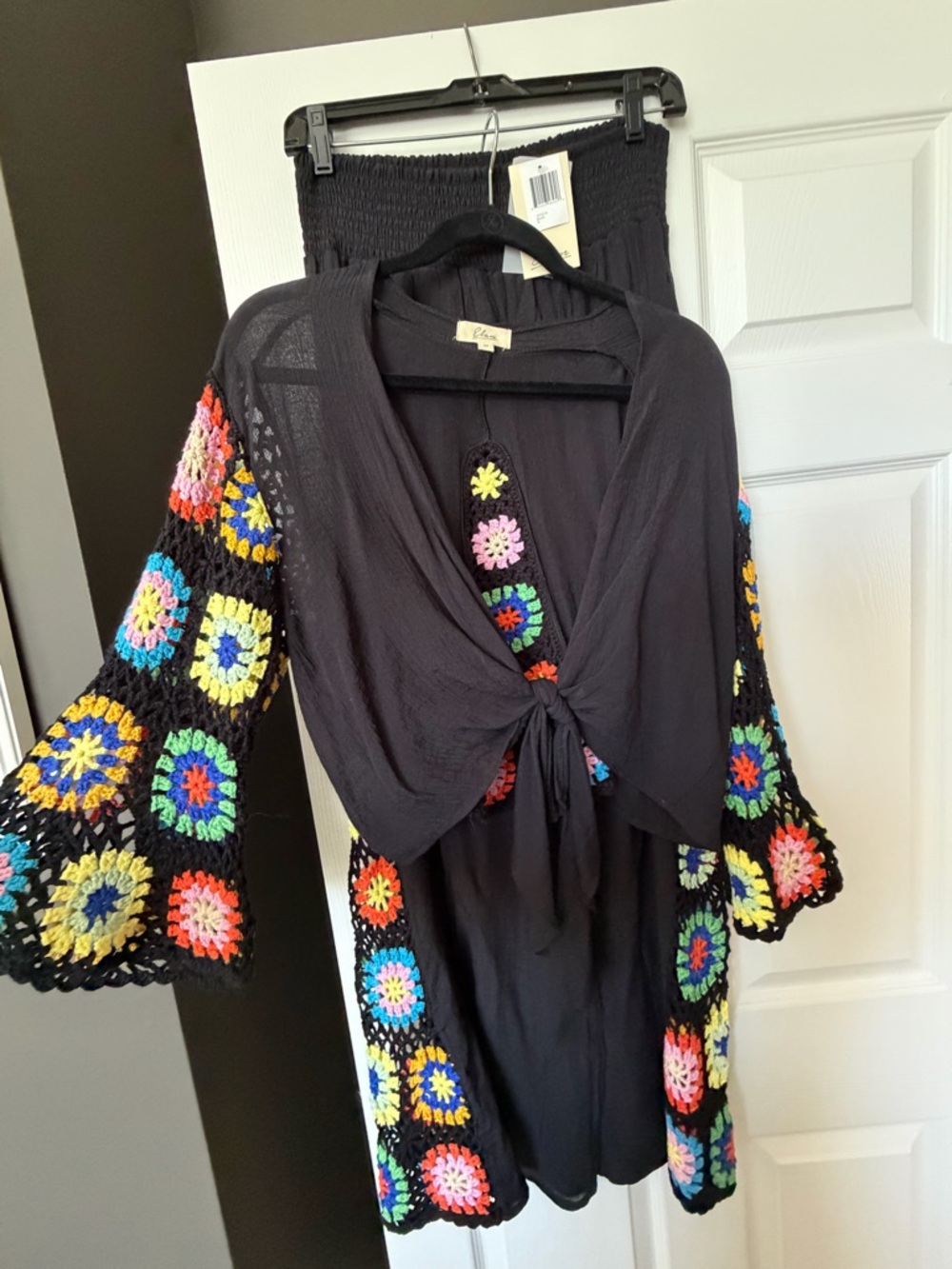 Elan BLACK Tie-Front Crop Top and pants with Multicolor Crochet Sleeves size Med